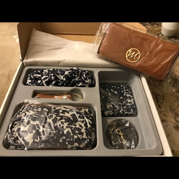 Everyday essentials - Picture 1 of 4